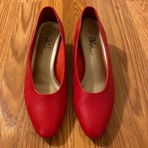 Red, low heel pumps - new